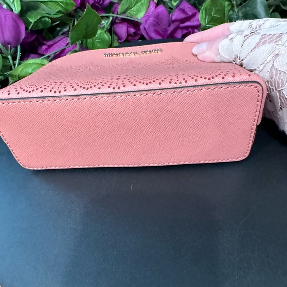 NWT Michael Kors Women’s Jet Set Travel Pouch Rose leather - Picture 4 of 7